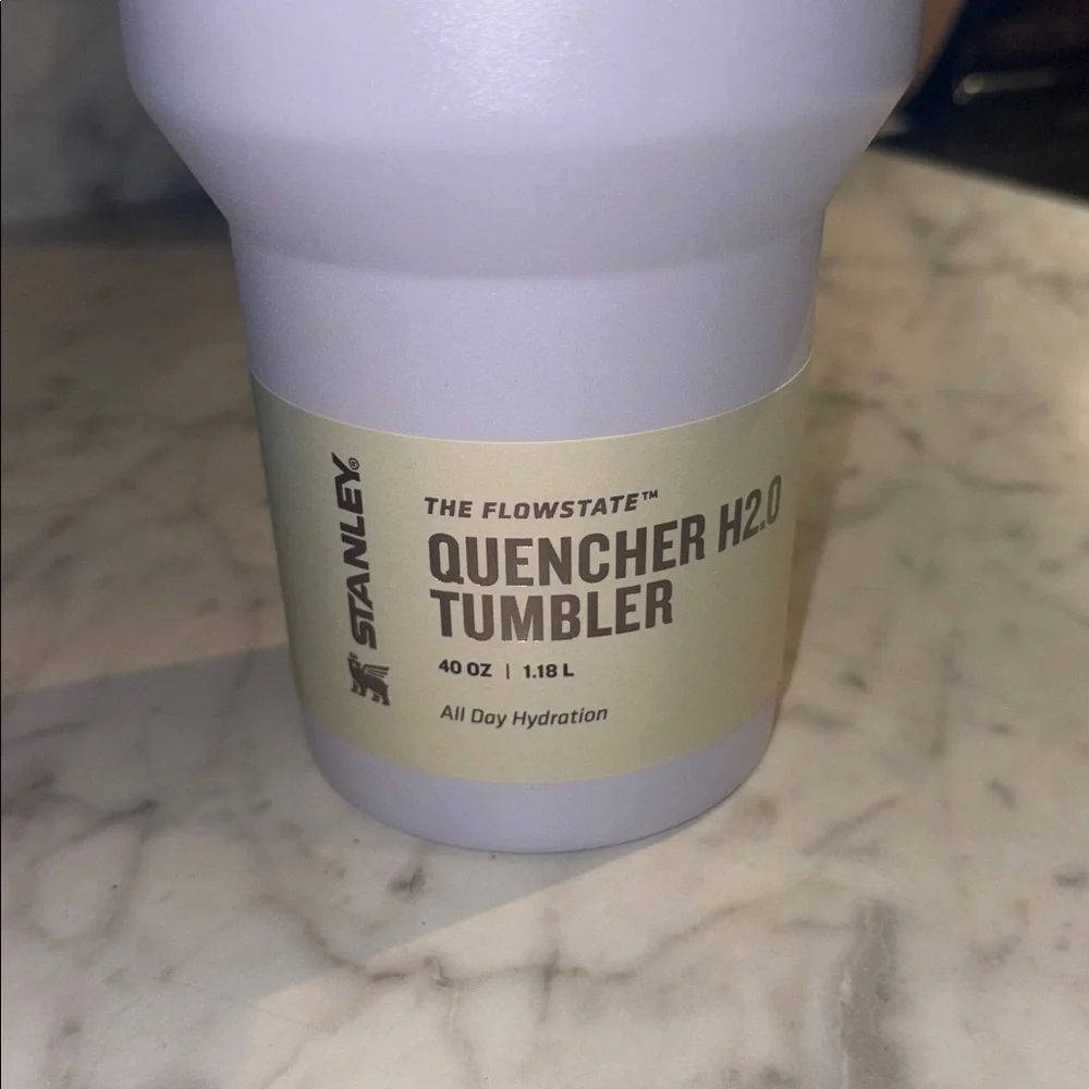 Stanley 40 oz. Quencher H2.0 FlowState Tumbler NWT - Picture 3 of 4